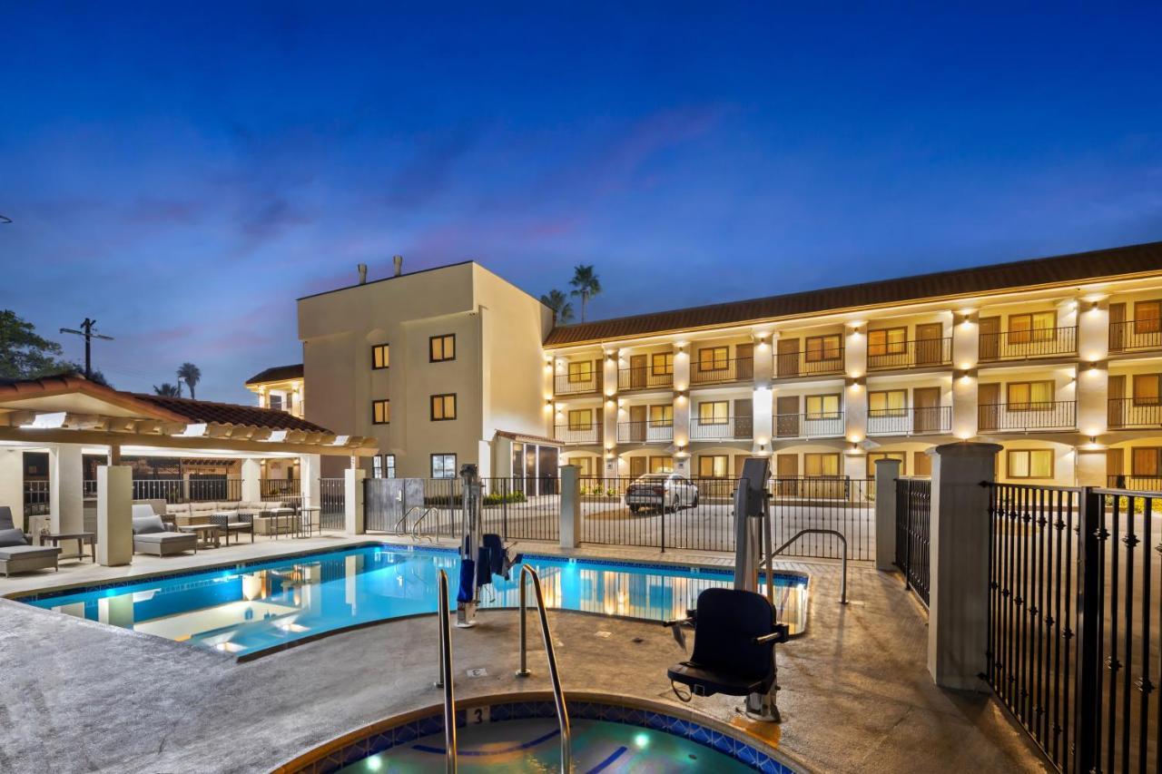 Hotel Huntington Duarte Bagian luar foto