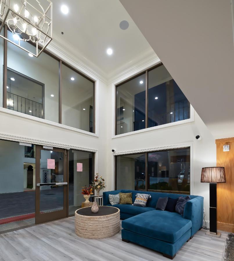 Hotel Huntington Duarte Bagian luar foto