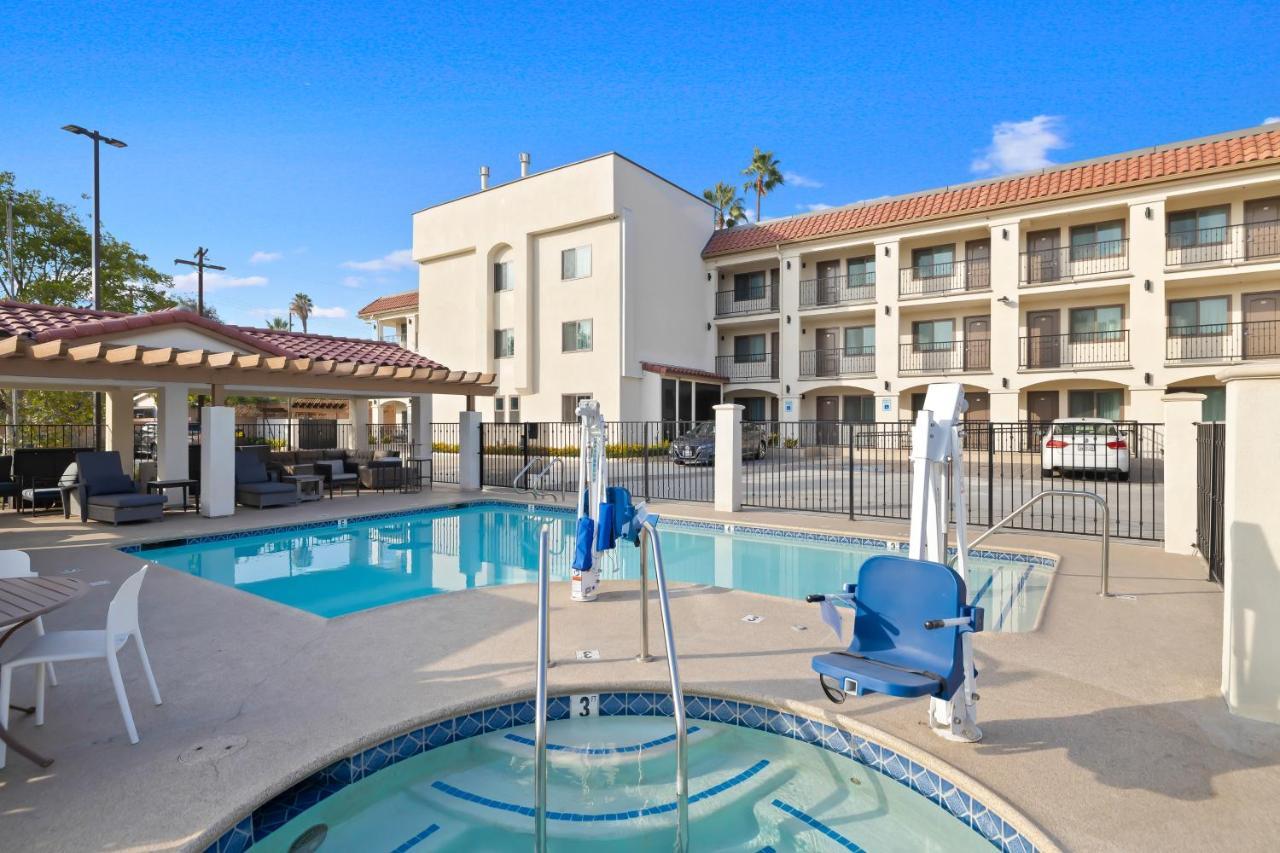 Hotel Huntington Duarte Bagian luar foto