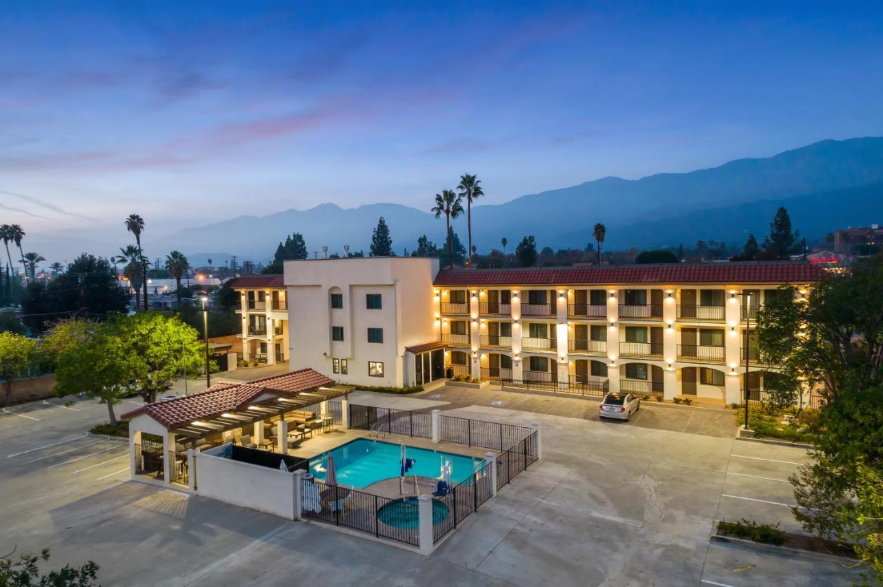 Hotel Huntington Duarte Bagian luar foto