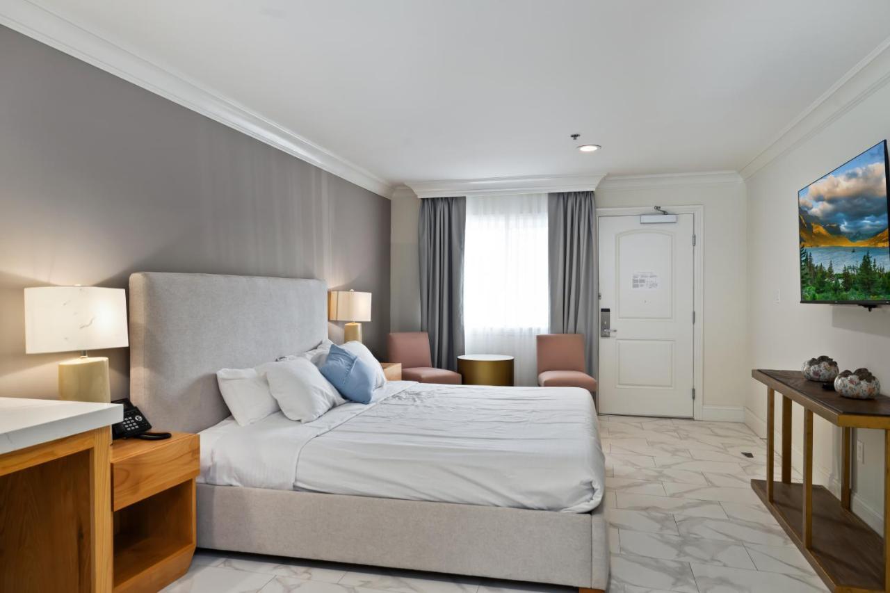 Hotel Huntington Duarte Bagian luar foto