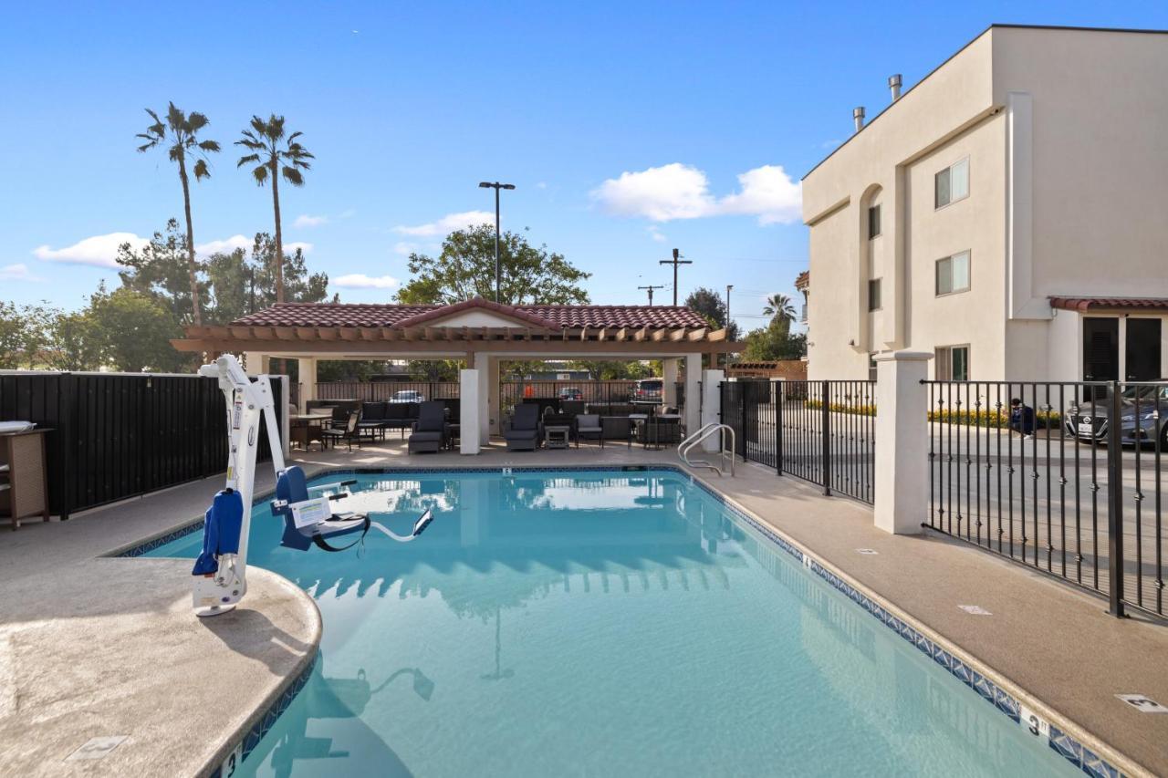 Hotel Huntington Duarte Bagian luar foto