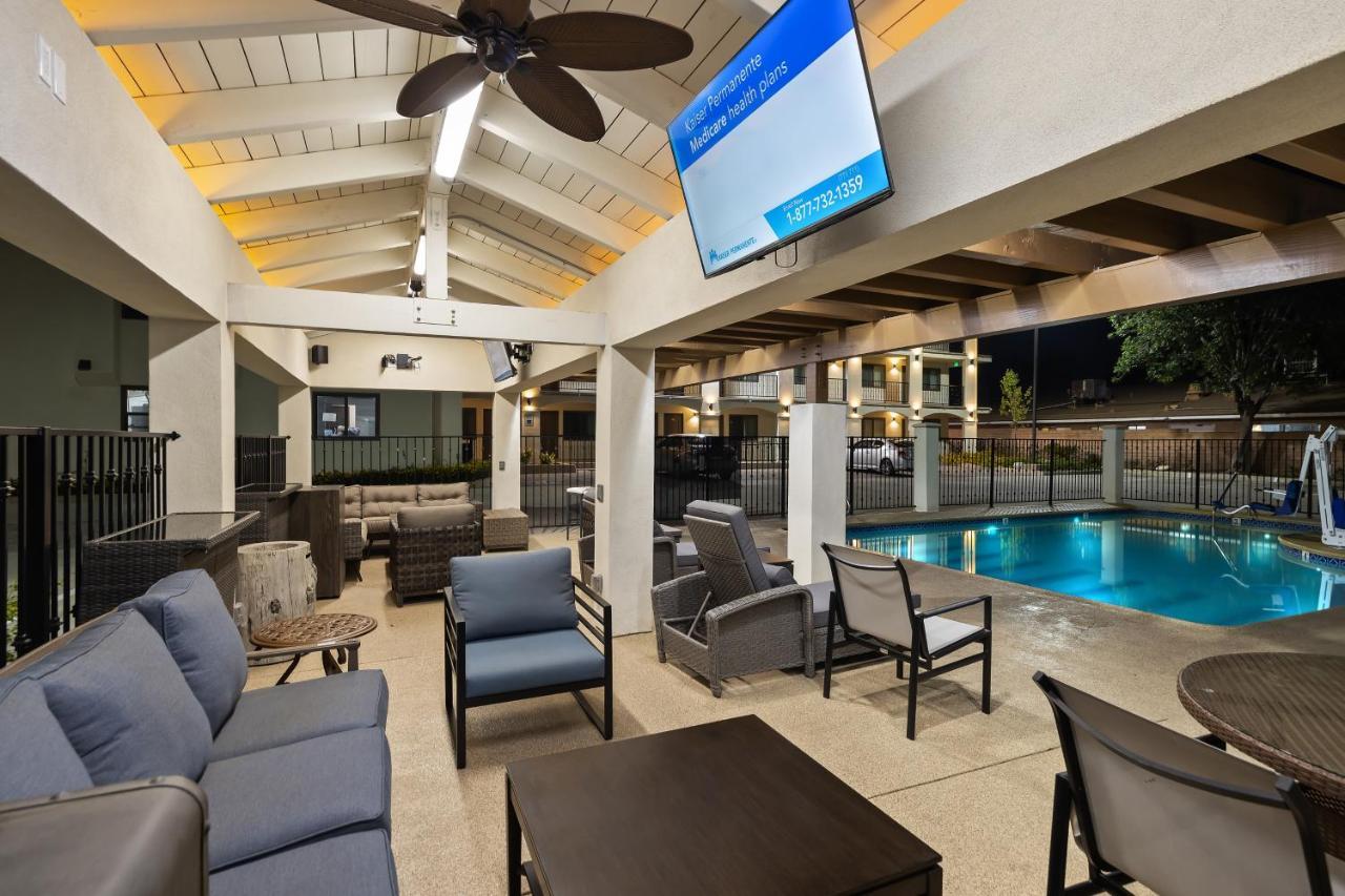 Hotel Huntington Duarte Bagian luar foto