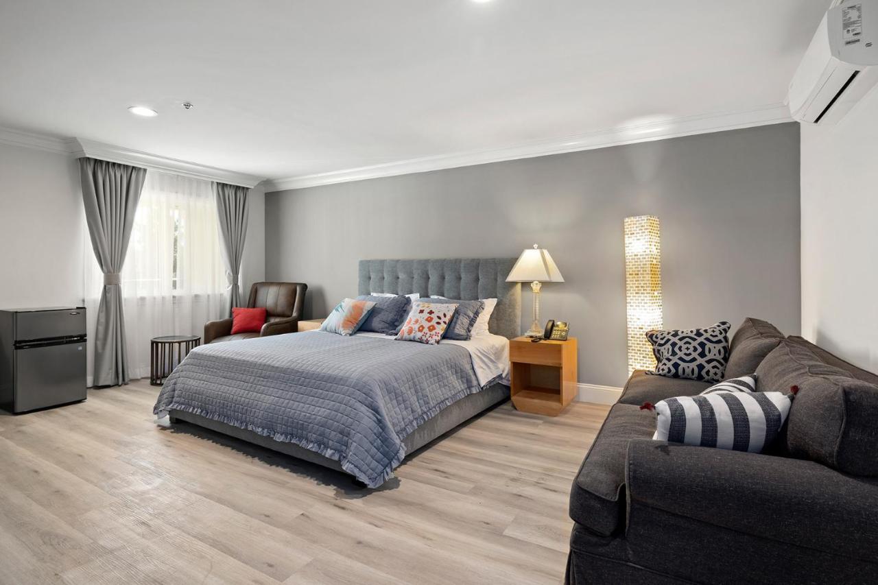 Hotel Huntington Duarte Bagian luar foto