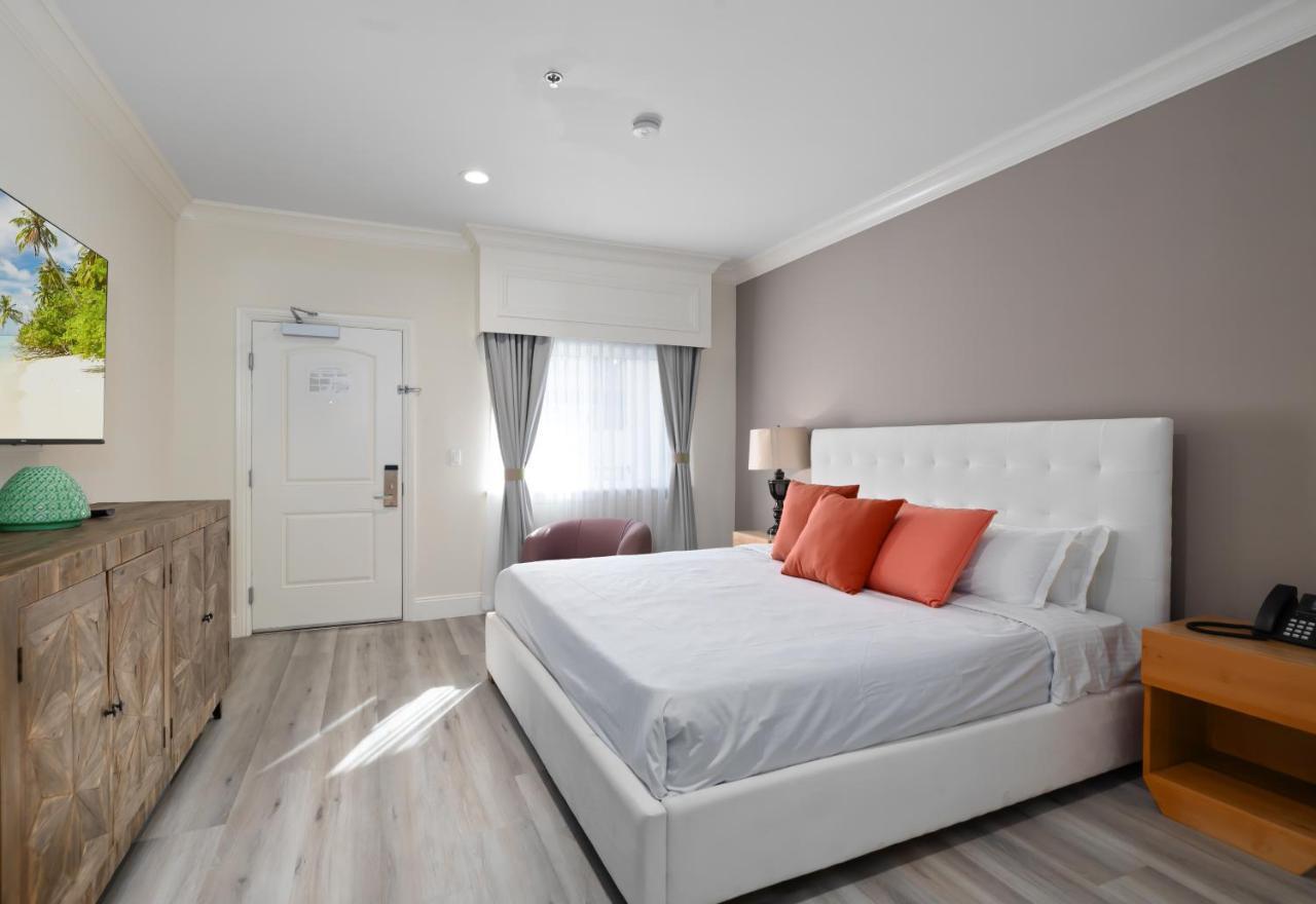 Hotel Huntington Duarte Bagian luar foto