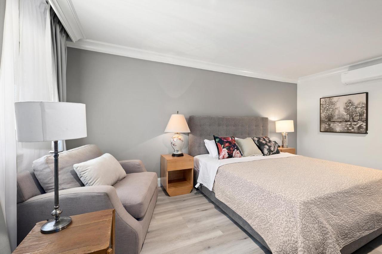 Hotel Huntington Duarte Bagian luar foto