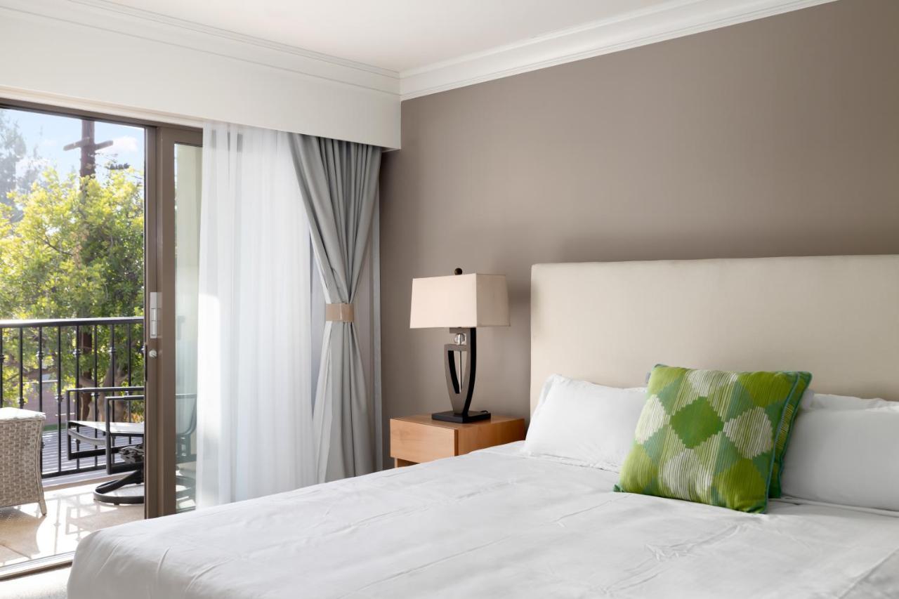 Hotel Huntington Duarte Bagian luar foto